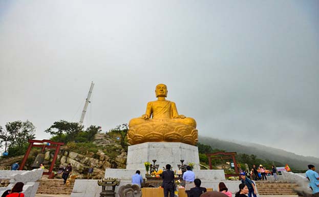 phat-hoang tren-nui-yen-tu